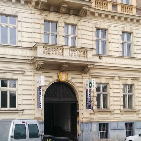 Quiet Courtyard Apartment براغ المظهر الخارجي الصورة