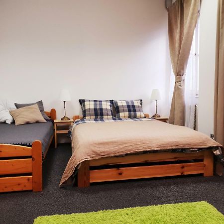 Quiet Courtyard Apartment براغ المظهر الخارجي الصورة