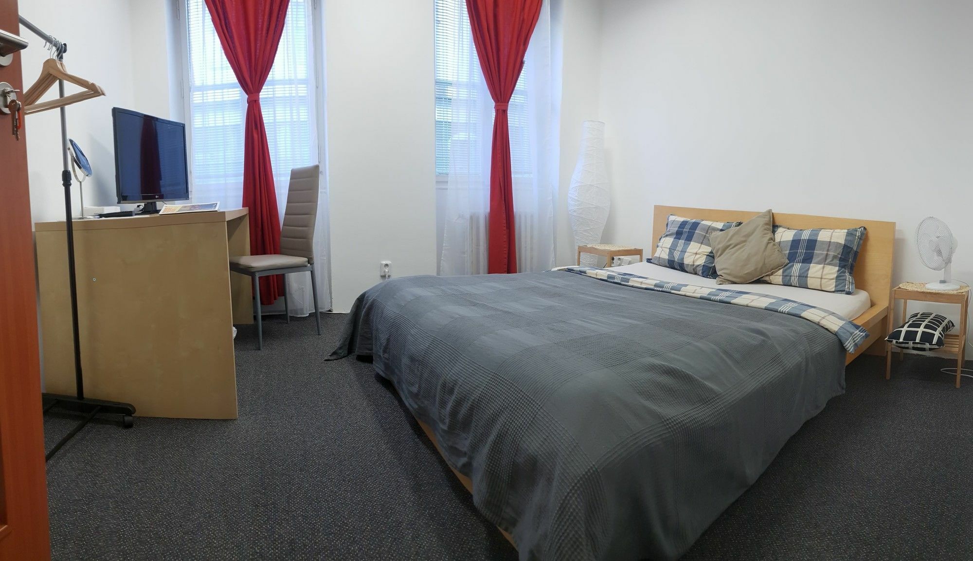 Quiet Courtyard Apartment براغ المظهر الخارجي الصورة