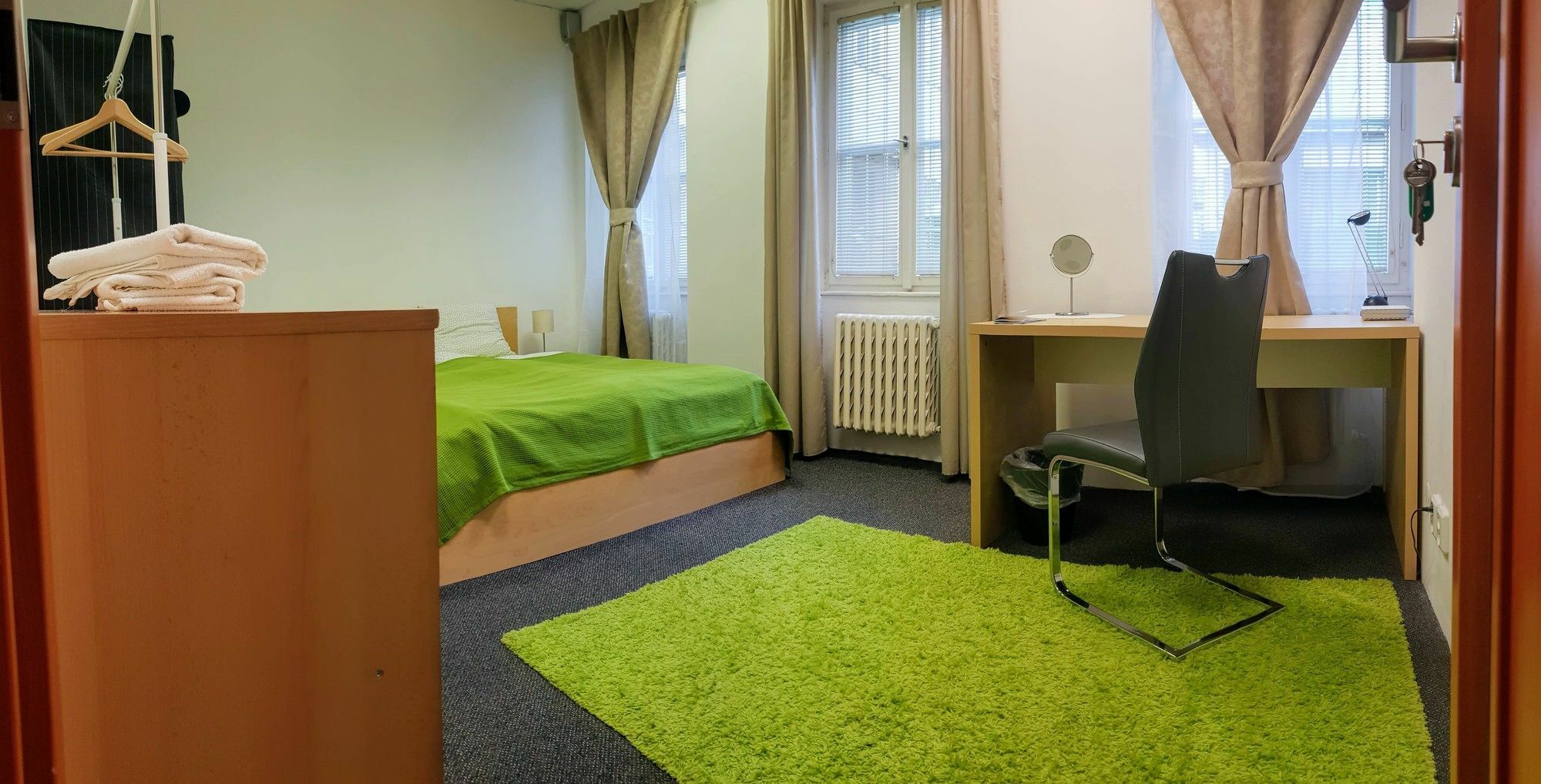 Quiet Courtyard Apartment براغ المظهر الخارجي الصورة