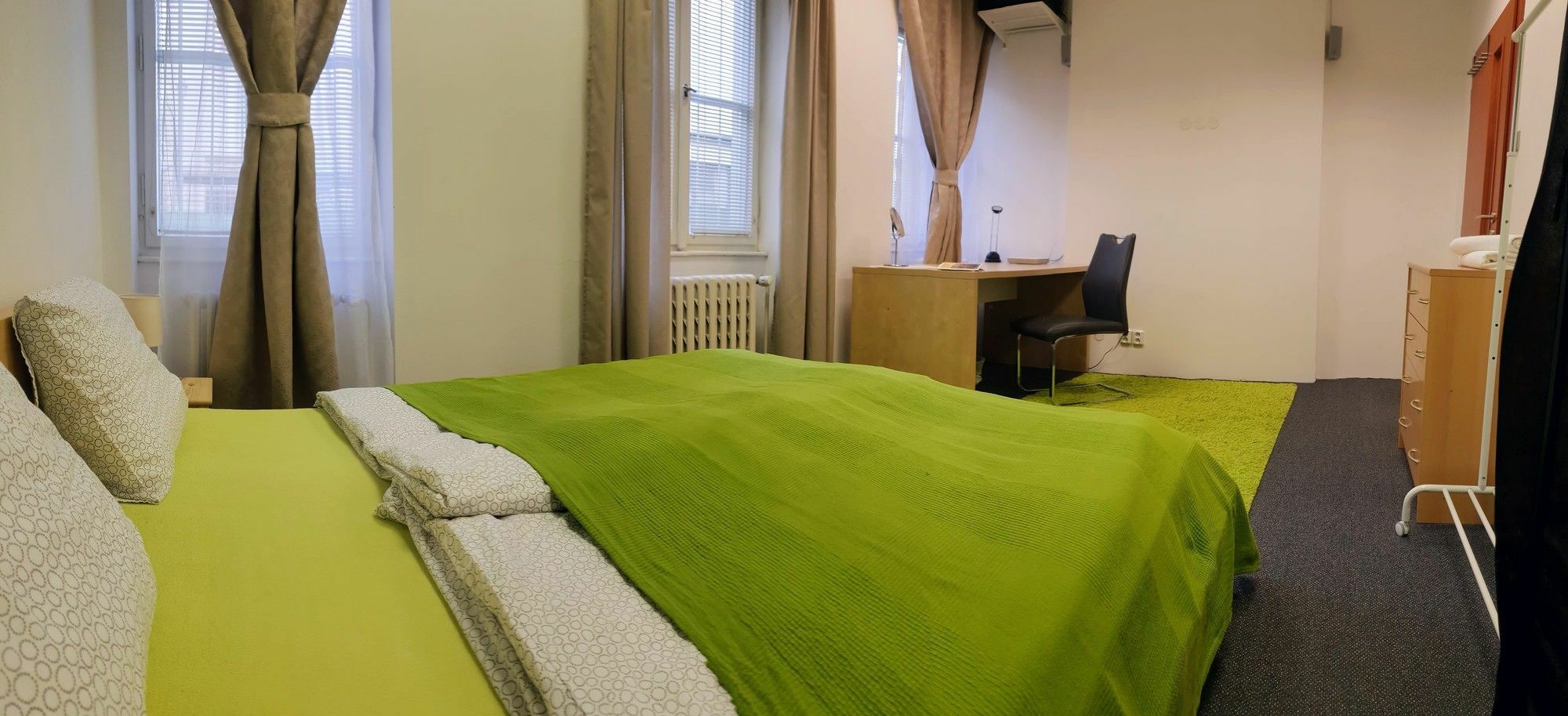 Quiet Courtyard Apartment براغ المظهر الخارجي الصورة