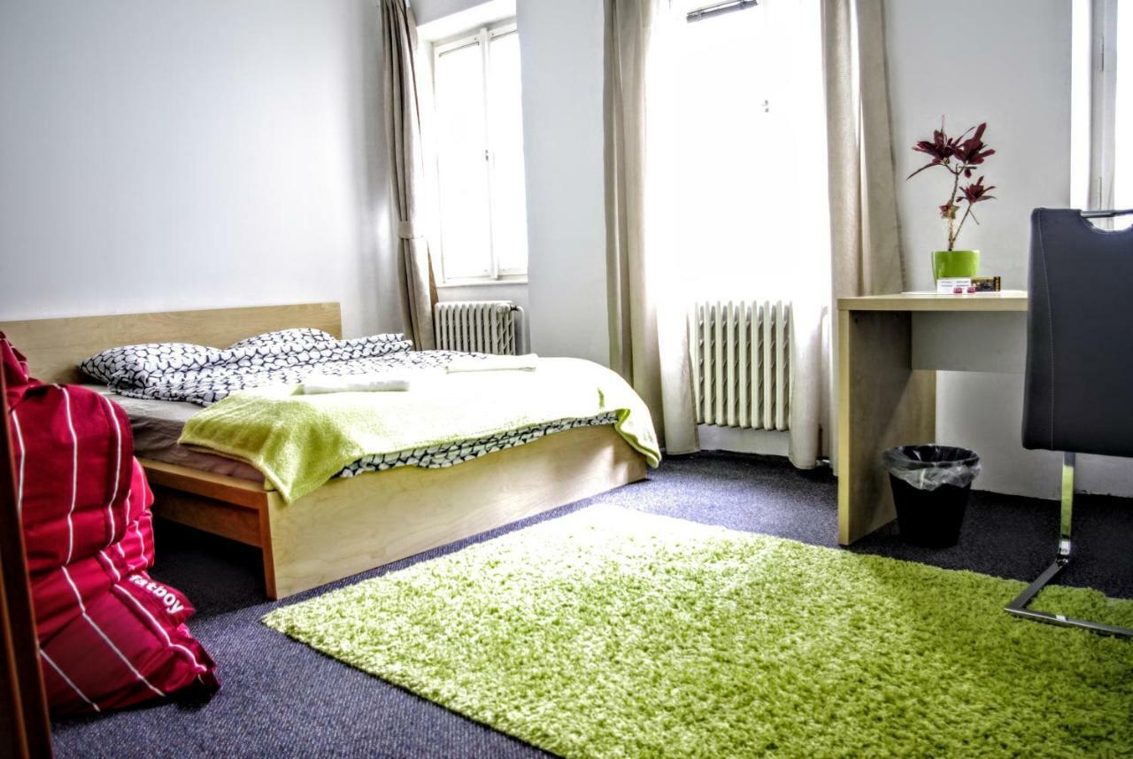 Quiet Courtyard Apartment براغ المظهر الخارجي الصورة
