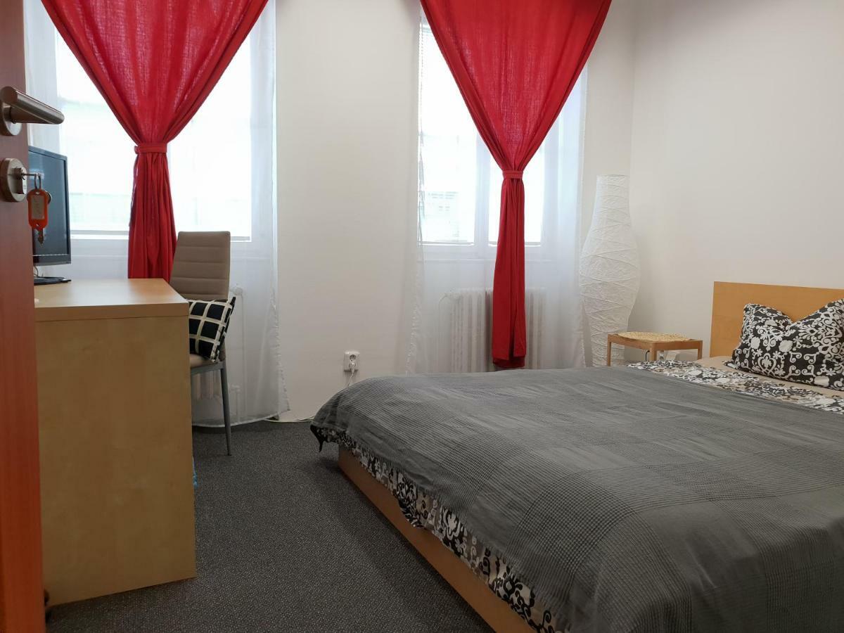 Quiet Courtyard Apartment براغ المظهر الخارجي الصورة