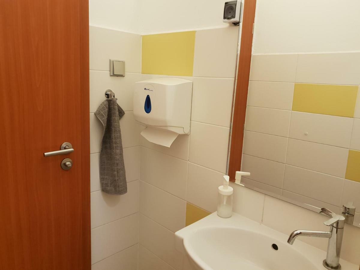 Quiet Courtyard Apartment براغ المظهر الخارجي الصورة